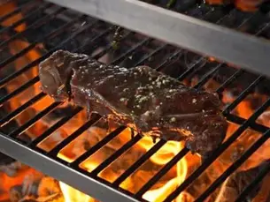 Cocina a las brasas y mariscos de restaurante Craft en San José del Cabo.